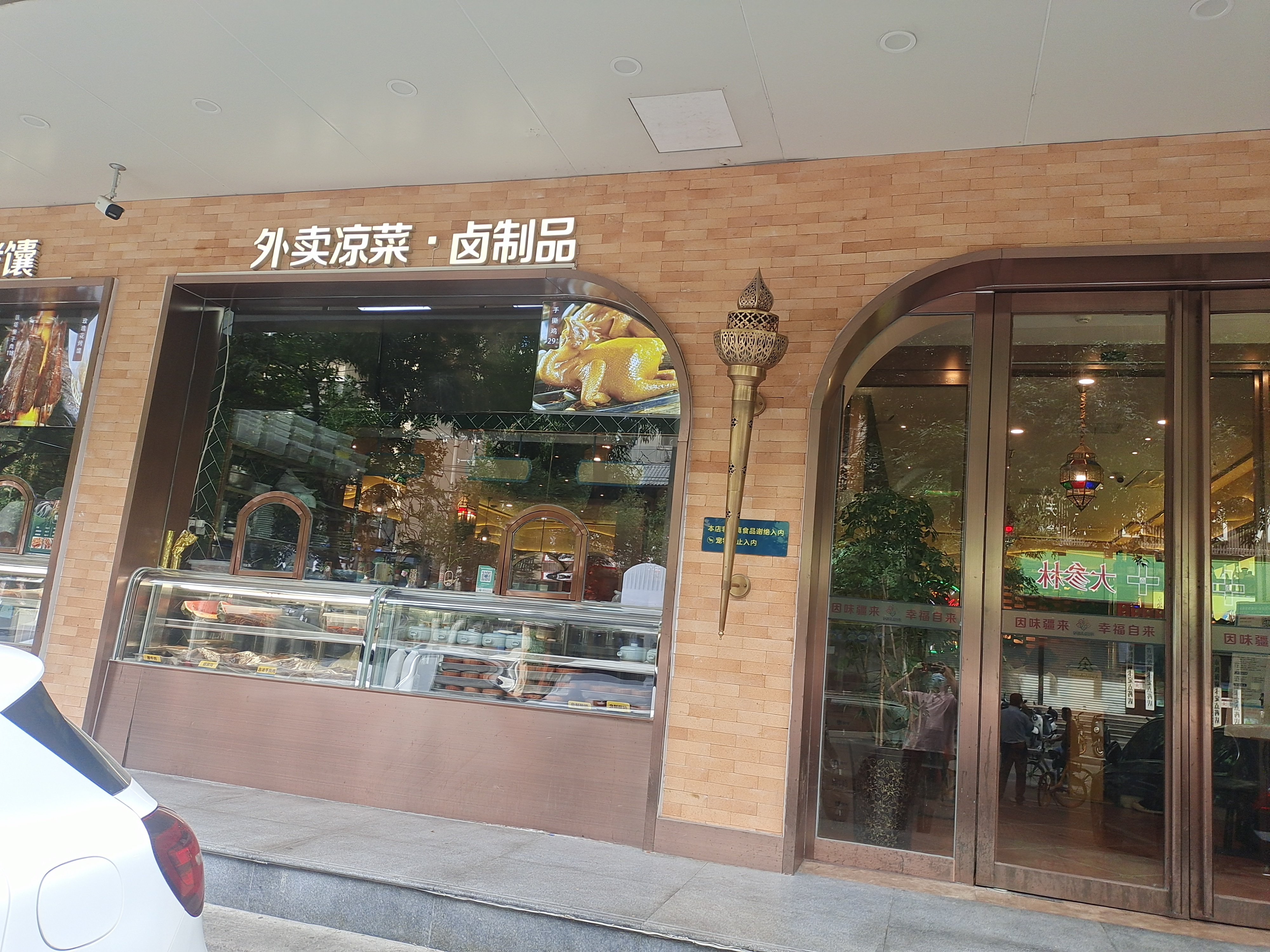 河南鄭州建筑裝修用粘土二分片裝修現(xiàn)場